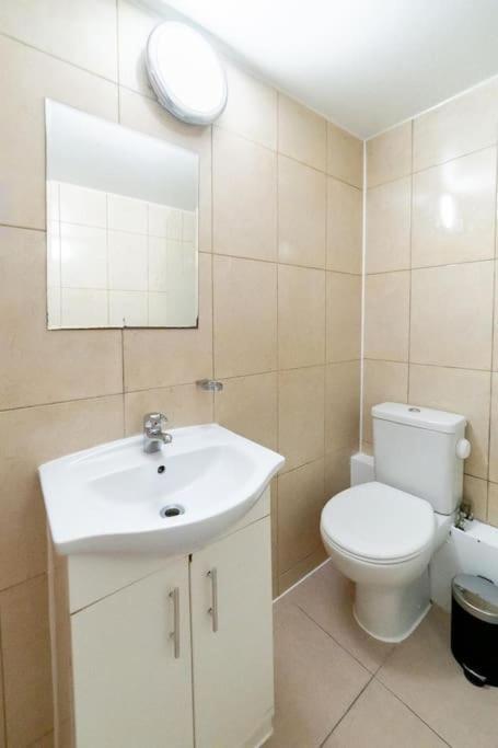 2 Bedroom Apartment Londres Exterior foto